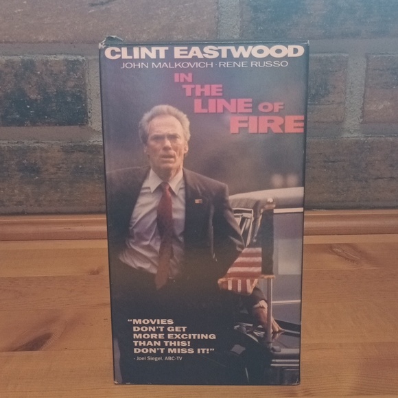 In the line of fire vhs Videotape - Picture 2 of 8